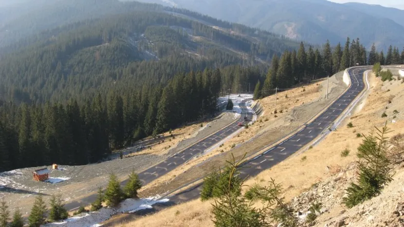 România nu mai are doar două șosele spectaculoase. A fost inaugurată a treia minune: TransRarăul