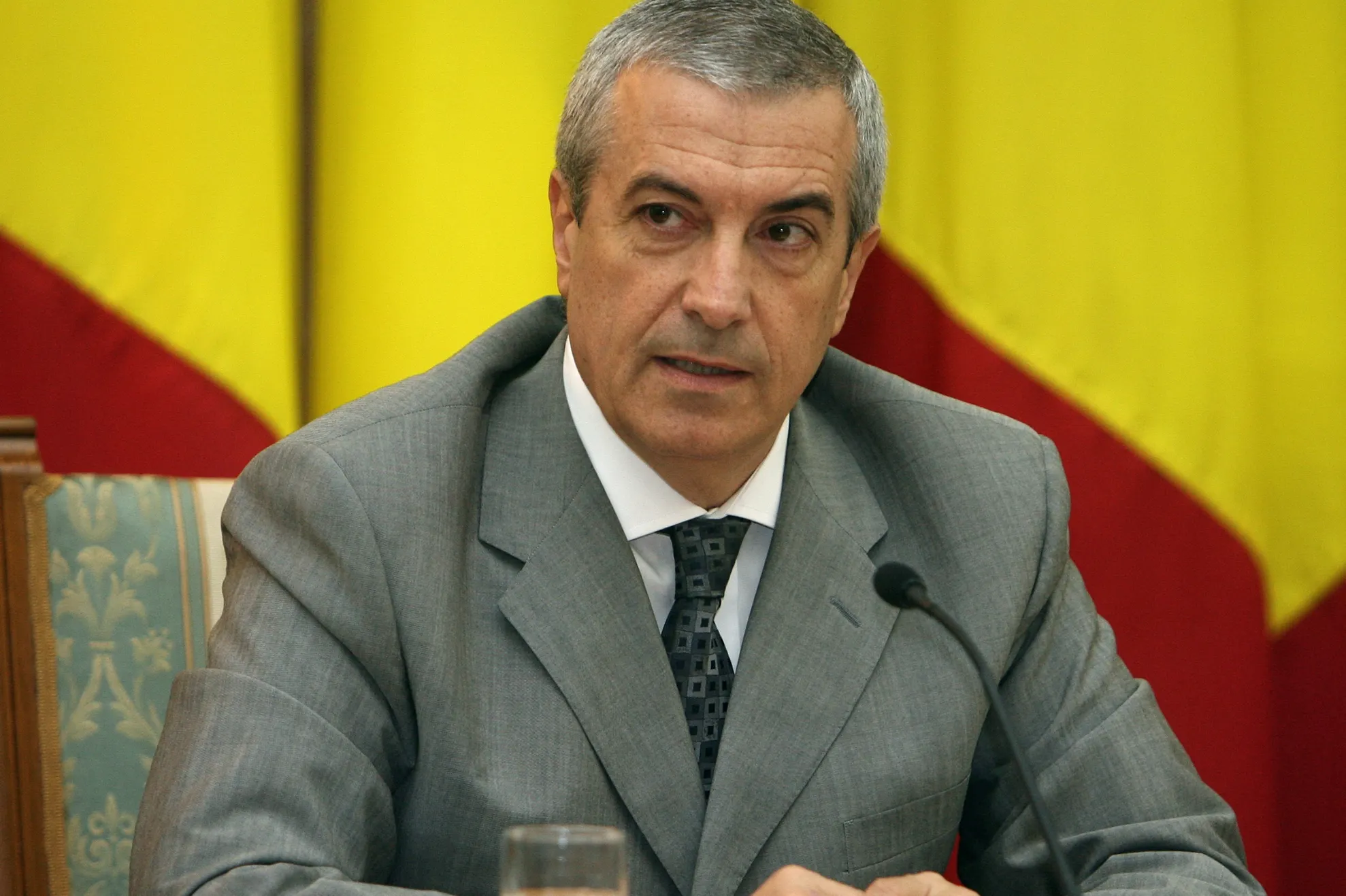 Moțiunea simplă împotriva lui Oprea ar putea fi dezbătută luni. BP decide dacă intră în plen