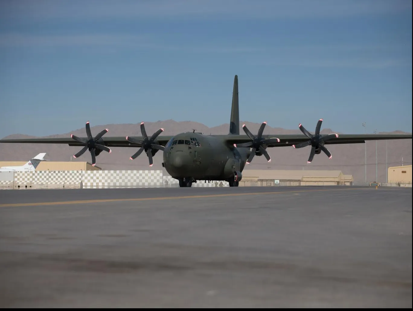 Un avion militar american s-a prăbuşit în Afganistan. 11 persoane au murit