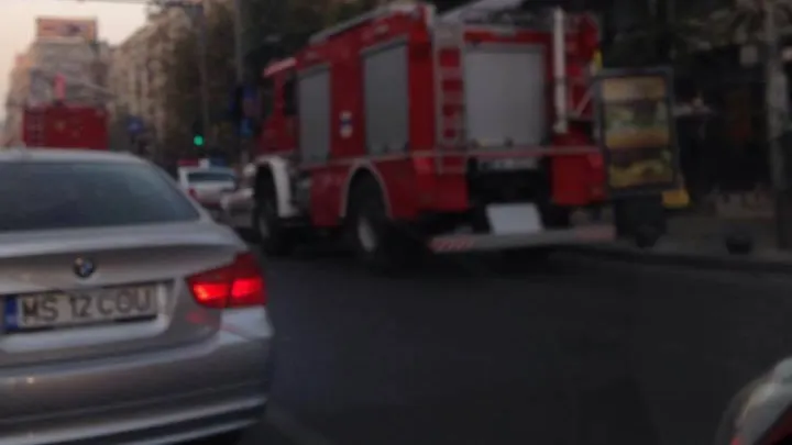 Incendiu în centrul Capitalei. Şase persoane au fost rănite