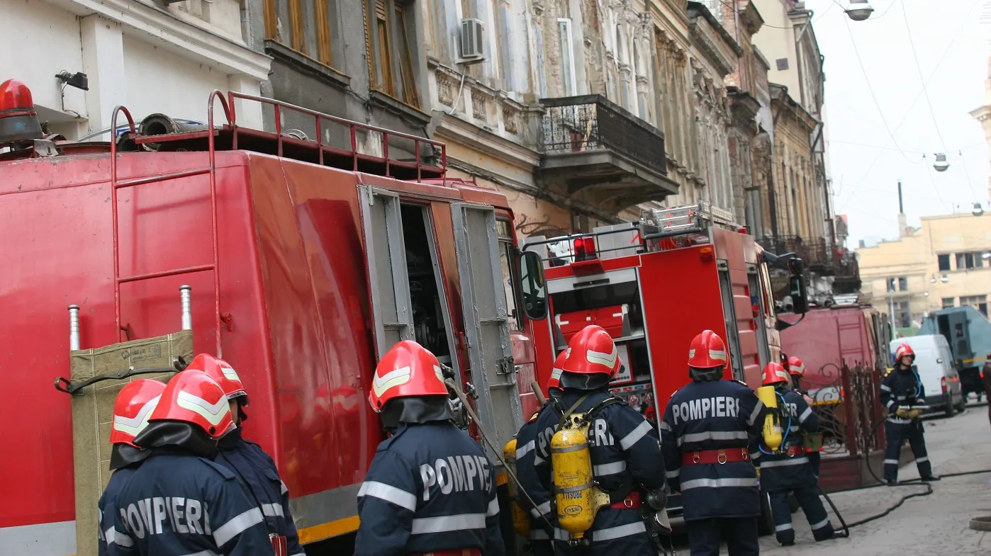 Controale în baruri şi cluburi. Ce nereguli ai găsit pompierii?