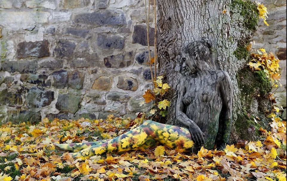 Tu vezi femeia dezbrăcată din imagine? Trucul fotografului care a păcălit creierul
