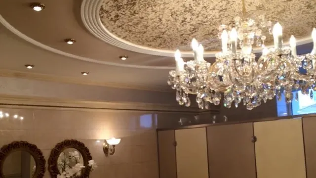 Halucinant! Cea mai fițoasă sală de nunţi din Găgăuzia! Toaleta, plină de cristale Swarovski