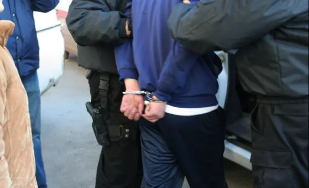 Bătrân acuzat că întreținea relații sexuale cu minore. Ce au găsit polițiștii în calculatorul său
