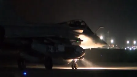 Aviația franceză a bombardat din nou fieful ISIS la Raqqa, în Siria