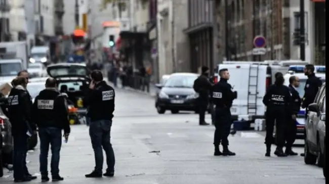 Sute de manifestanţi la Paris, în sprijinul refugiaţilor şi împotriva stării de urgenţă