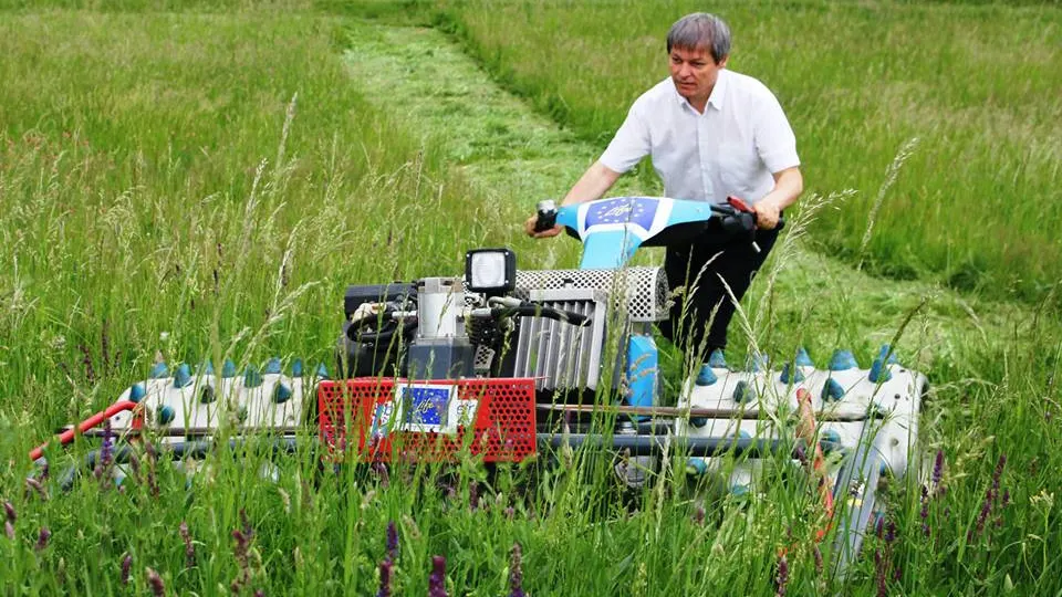 Activitatea lui Dacian Cioloș, surprinsă în imagini 