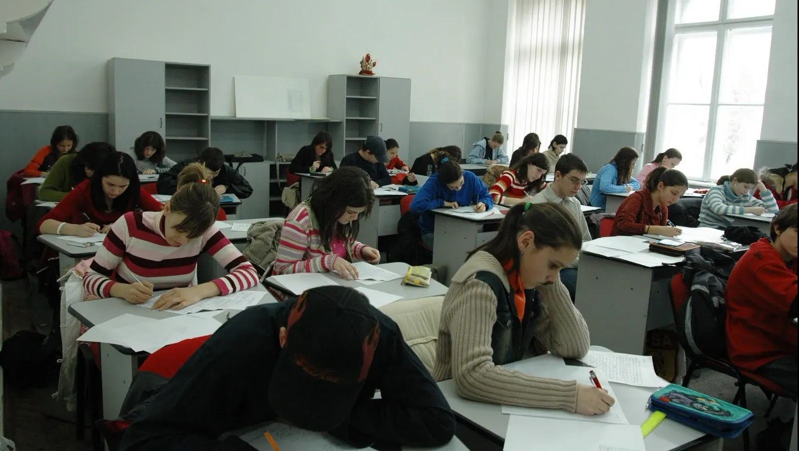O nouă materie obligatorie în şcoli şi facultăţi. Ce prevede proiectul de lege