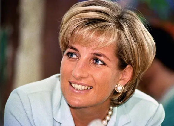 De ce îşi purta părul scurt Prinţesa Diana