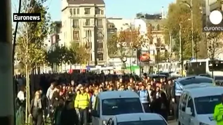 "Românii au plâns, au înjurat şi s-au rugat" - marşul tăcerii, în presa internaţională