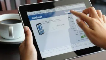 Atentate Paris. Tânăr spaniol de 18 ani, condamnat la închisoare după o postare pe Facebook