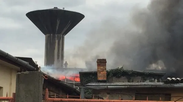 Incendiu devastator la un depozit din Oradea 