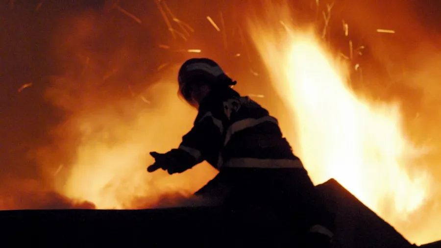 Cinci persoane, rănite într-un incendiu izbucnit într-un cunoscut zgârie-nori din Chicago