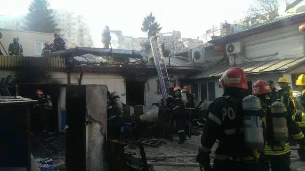 Incendiu la un restaurant din centrul Capitalei. Pompierii intervin