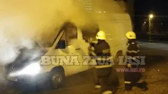 Maşină incendiată în stil mafiot