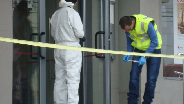 Jaf încredibil la bancă: alarma a pornit, dar agenţii de securitate nu au observat "nimic suspect"