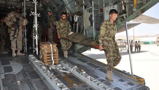 O aeronavă trimisă de NATO a decolat cu 10 răniți în Marea Britanie și Norvegia