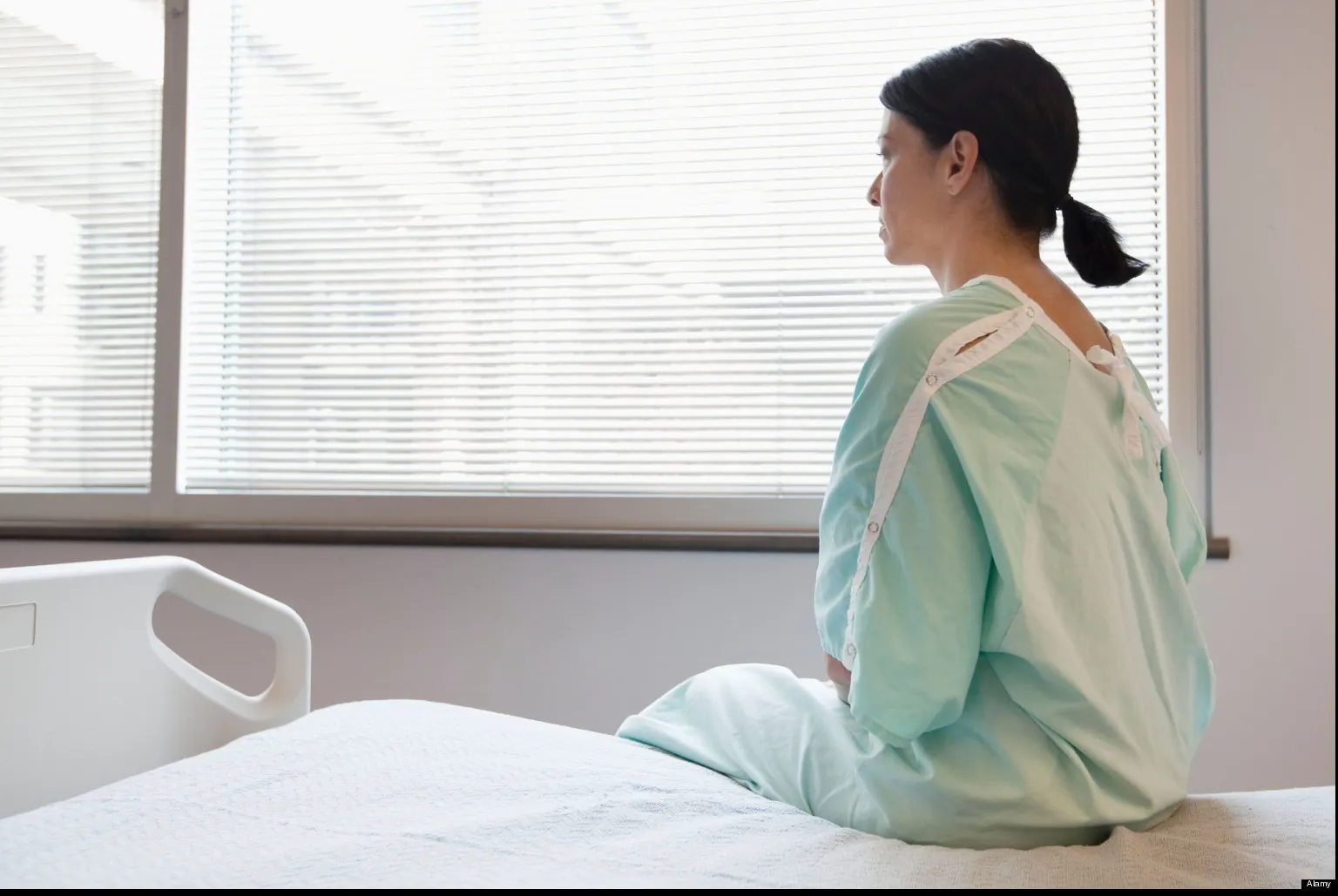 Şi-a suflat nasul cu putere şi a ajuns la spital! Medicii au înmărmurit când au văzut-o cum arată