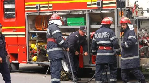 Incendiu la spitalul din Simeria, judeţul Hunedoara. Mai mulţi pacienţi au fost evacuaţi
