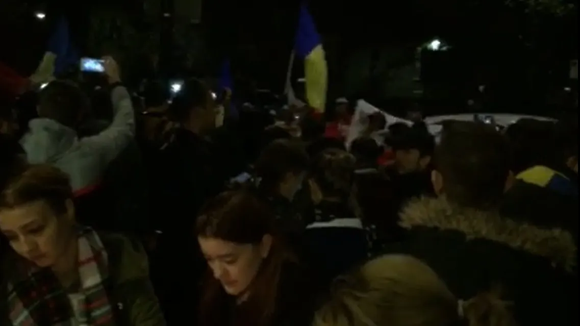 Românii din diaspora se alătură protestelor din țară. Londra strigă "România, trezește-te!"