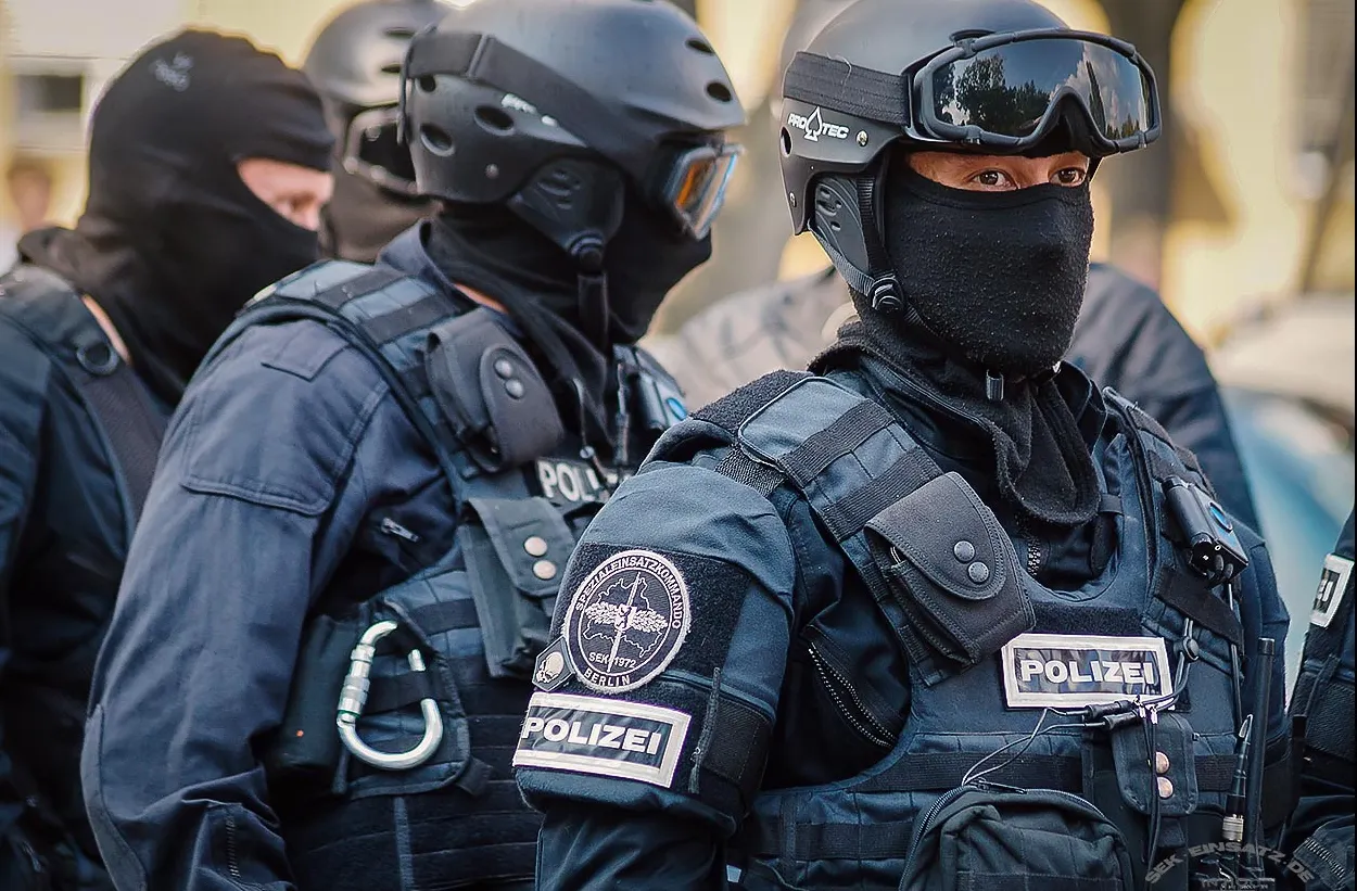 Doi islamiști, suspectați că pregăteau un atentat, au fost arestați la Berlin