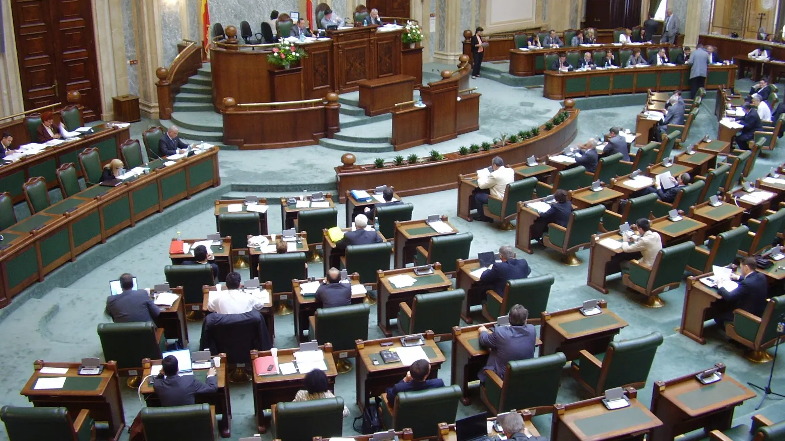 Bugetul Senatului pe 2016, mărit față de anii anteriori. Câți bani vor în plus senatorii 