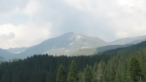 Ce a păţit un polonez care vroia să meargă pe jos până la Ierusalim. A ajuns în România şi...