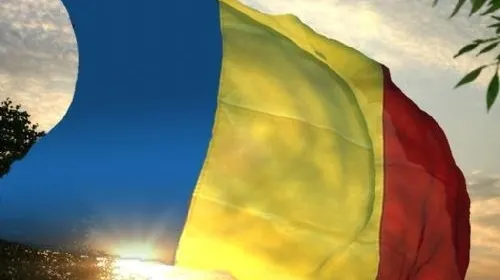 Candele şi flori la Ambasada României din Chişinău, în memoria victimelor incendiului din Colectiv