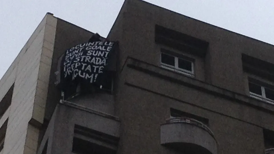 Marș pentru dreptul la locuire. Protestatarii au ocupat un apartament în centrul Bucureștiului