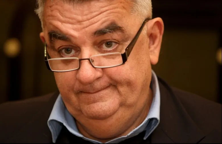 Ce rușine! A rămas cu pantalonii în vine în fața șefului statului