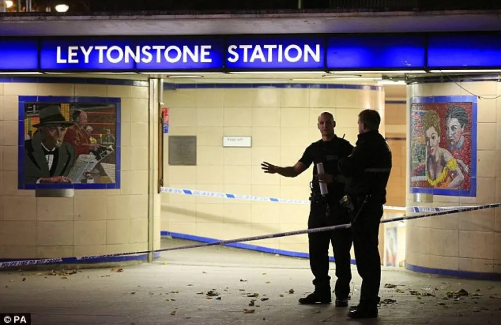 Agresorul din metroul londonez, legături cu Statul Islamic. Ce s-a descoperit în telefonul său