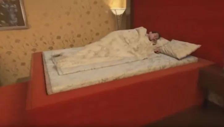 A fost inventat patul anti-cutremur. Când totul se prăbușește, se transformă în ceva excepțional