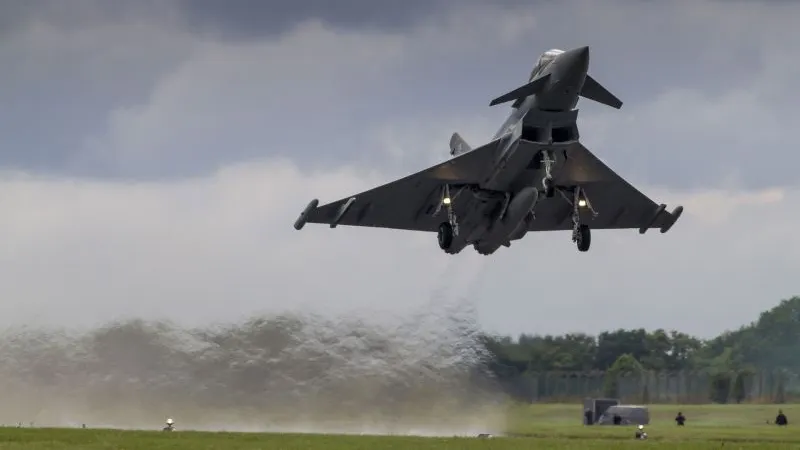 Londra, gata pentru bombardarea ISIS. Azi, vot final în Parlament