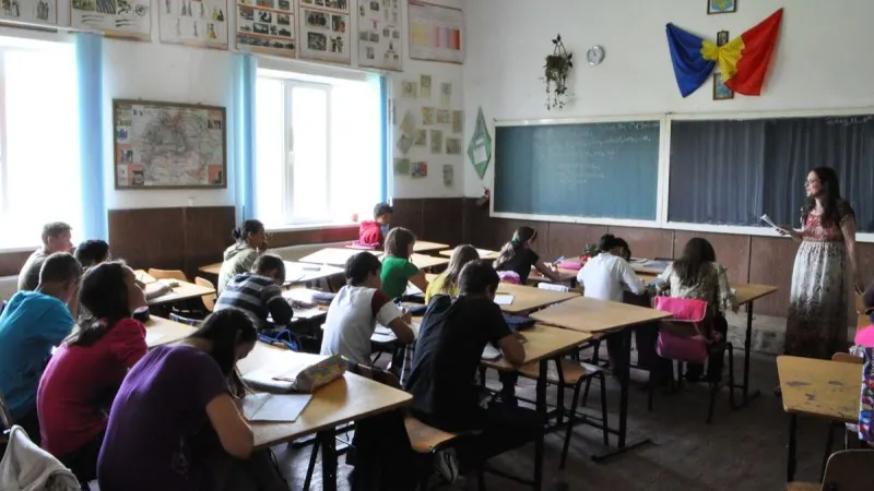Colectarea fondului şcolii ar putea fi pedepsită cu închisoare de la 6 luni la 2 ani