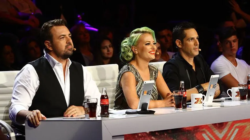 Surpriză la X Factor: ce cadouri au primit juraţii de la un concurent
