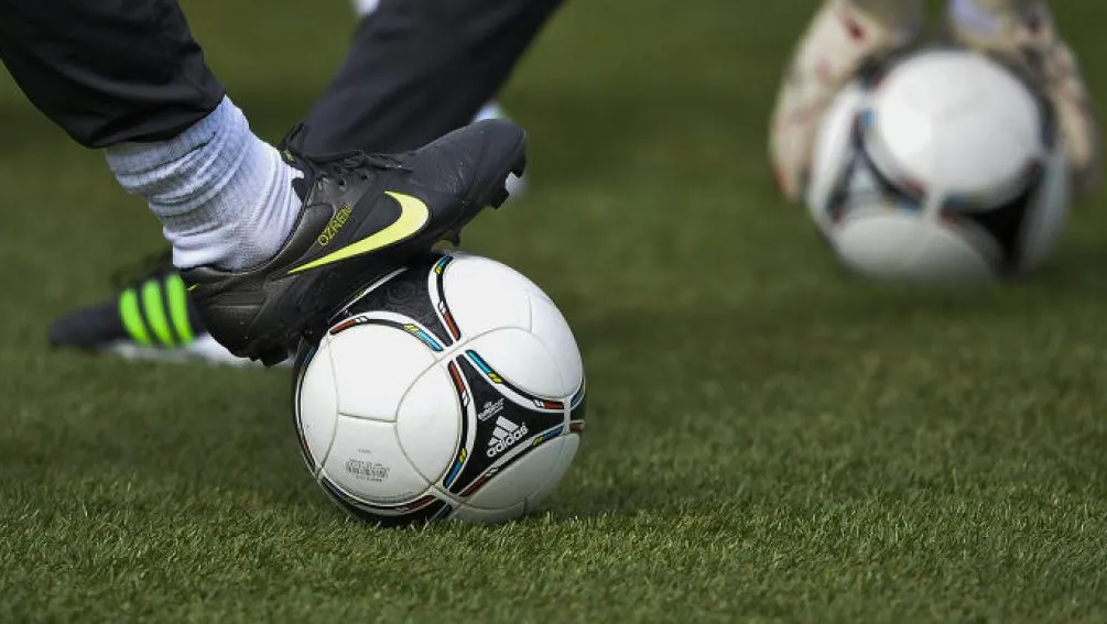 Un cunoscut fotbalist, condamnat la închisoare pentru transport ilegal de migranţi