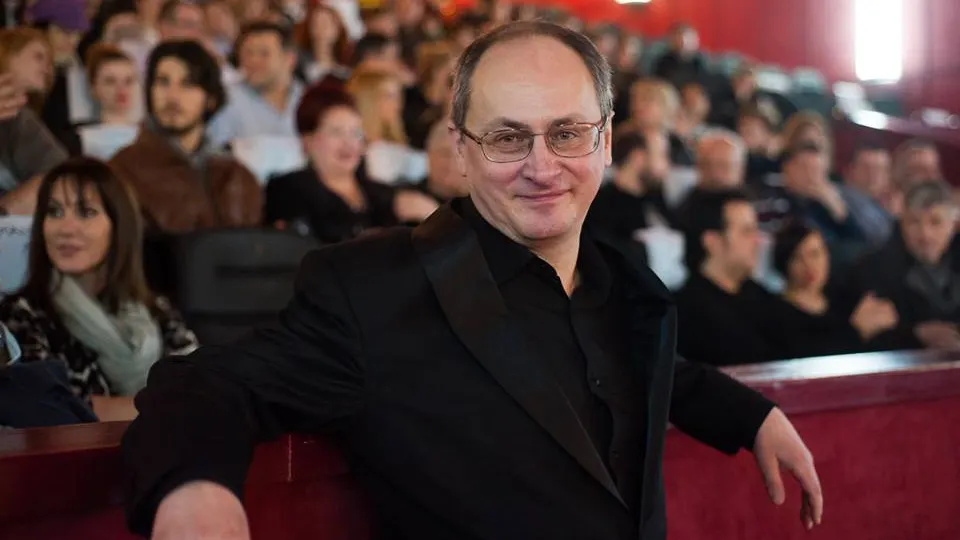 Nae Caranfil: "Filmul românesc e tratat ca o Cenuşăreasă. Un produs care stă şi moare în sertare"