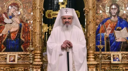 Patriarhul Daniel în Pastorala de Crăciun: Darul păcii spirituale se cultivă prin fapte bune 
