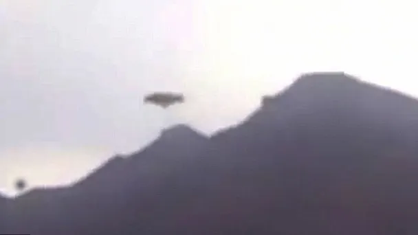 Un OZN gigant a apărut deodată deasupra unui oraş din Bolivia. Ce a urmat...