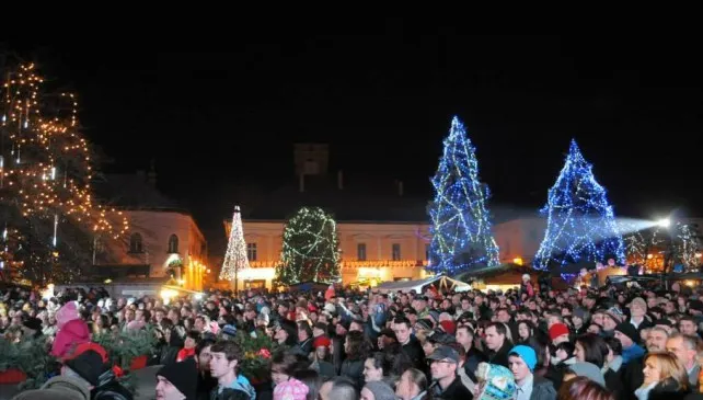 Revelionul în stradă. În ce orașe din țară au loc petreceri și concerte în aer liber