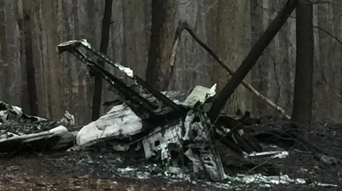 Dramă! Un avion s-a prăbuşit. Doi oameni au murit