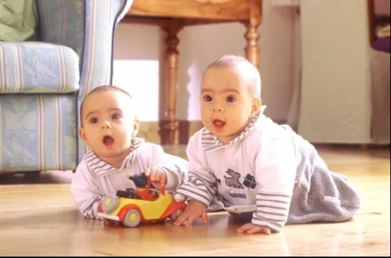 A adus pe lume gemeni, dar după naştere a observat o diferenţă. Orice femeie ar trebui să ştie asta