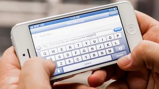Foloseşti acest semn de punctuaţie în SMS-uri? Este o dovadă de nepoliteţe