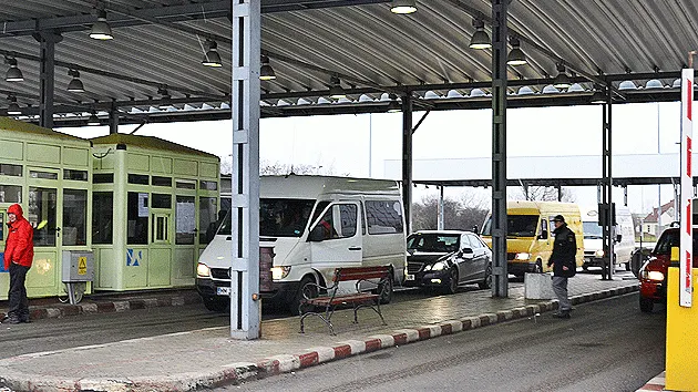Plecaţi în străinătate? Cum puteţi afla, în timp real, dacă sunt cozi la vamă