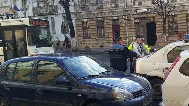 Panică la Cluj, după ce un bărbat înarmat cu un cuţit a ameninţat călătorii dintr-un autobuz
