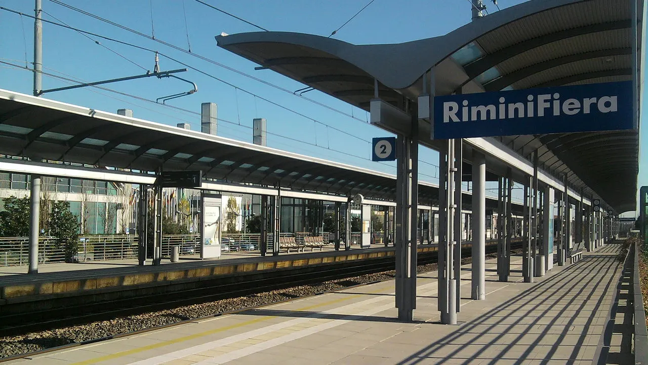 Principala gară din Roma, evacuată după ce un bărbat înarmat a fost văzut în apropiere