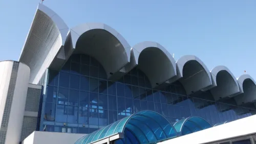 Întârzieri ale curselor aeriene, din pricina vremii. Ce trebuie să facă toţi călătorii