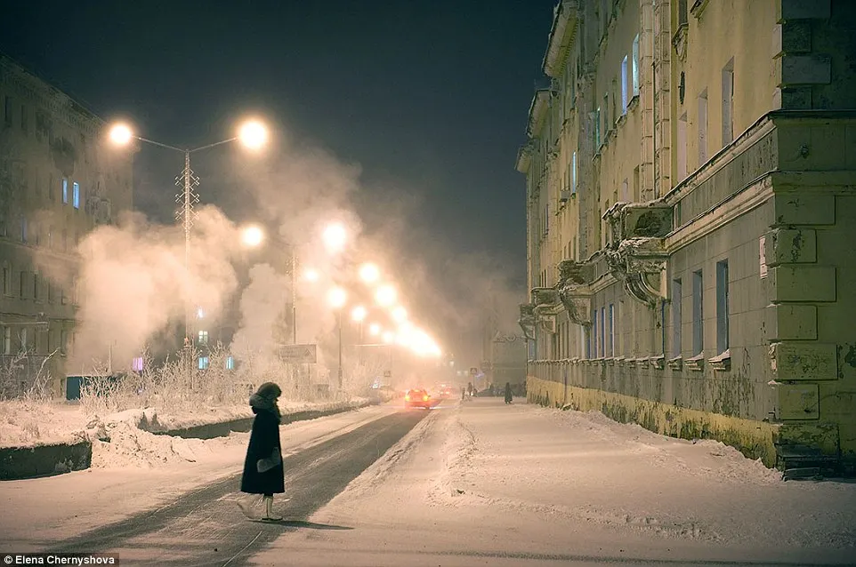 Cum trăiesc locuitorii din cel mai friguros oraș al planetei, la minus 55 de grade. Te trec fiorii!