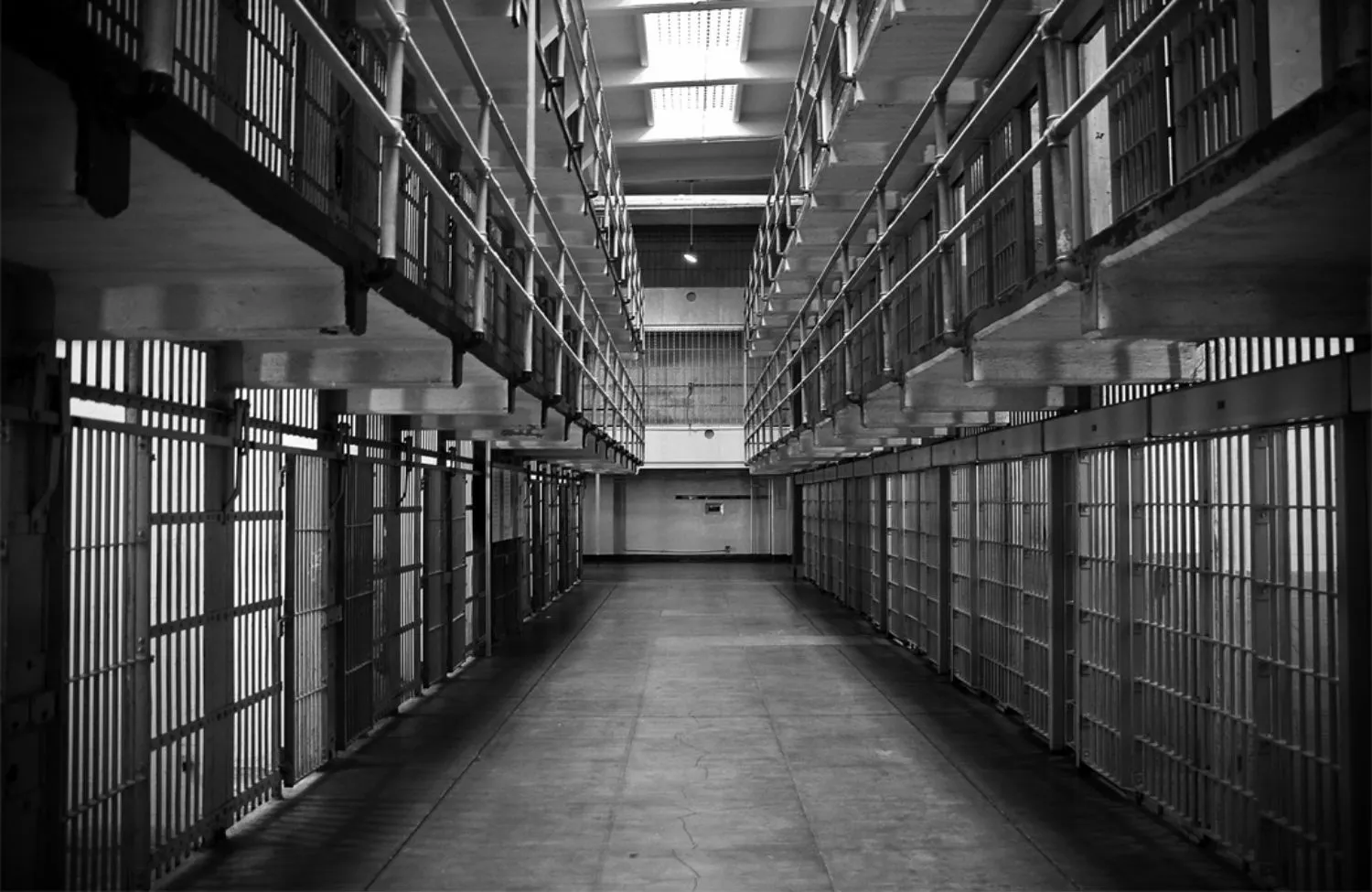 Fost polițist, condamnat la 263 de ani de închisoare. E incredibil câte capete de acuzare a avut