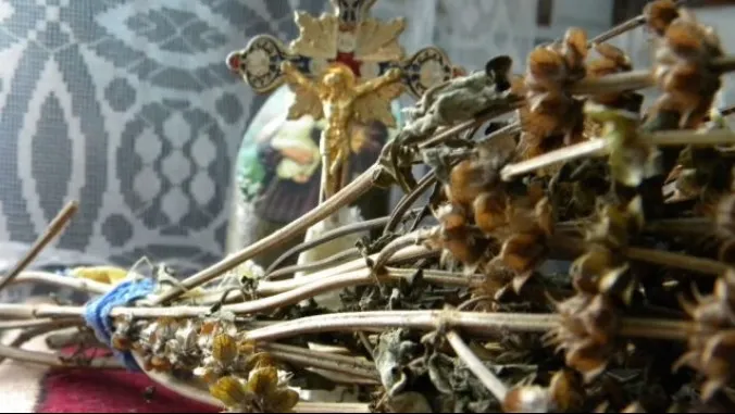 Superstiţii de Bobotează. Când trebuie să îşi pună fetele nemăritate busuioc sub pernă